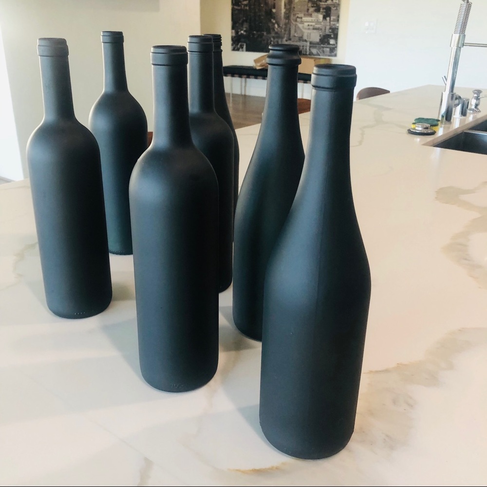 BMZ DESIGN • 7 MATTE BLACK wine bottle vases